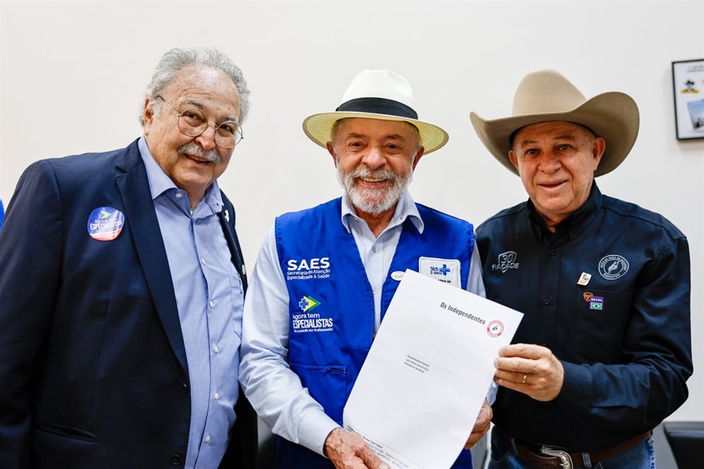 Mussa Calil entrega ofício d'Os Independentes ao presidente Lula
